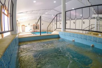 Indoor spa tub