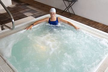 Indoor spa tub