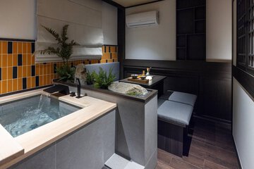 Private spa tub