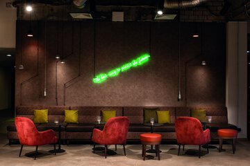 Lobby lounge