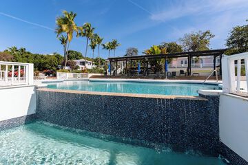 Infinity pool
