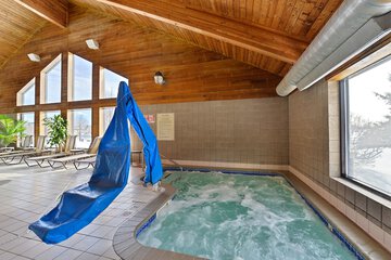 Indoor spa tub