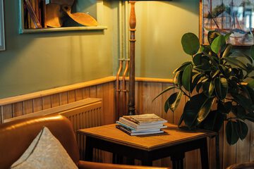 Lobby lounge