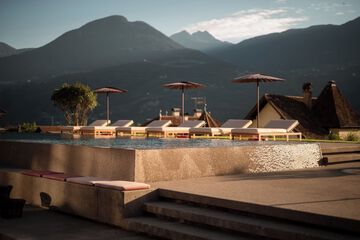 Infinity pool