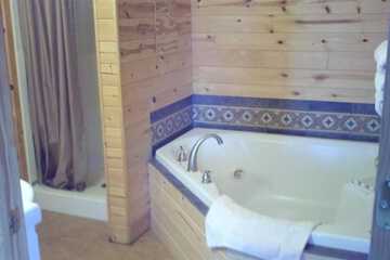 Jetted tub