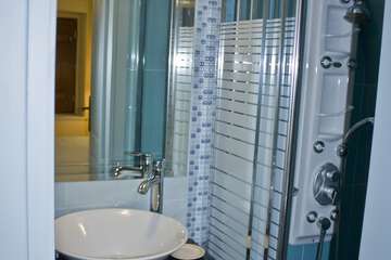 Bathroom sink