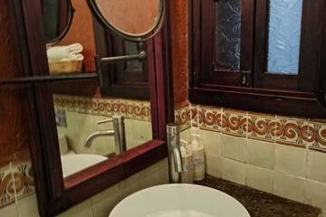 Bathroom sink