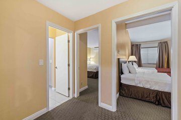 Room 44 of 64