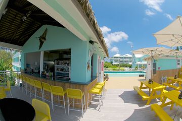 Poolside bar