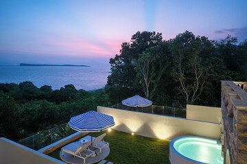 Beach/ocean view