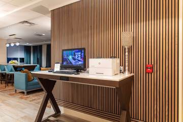 Business Center 36 of 36