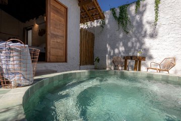 Deep soaking bathtub