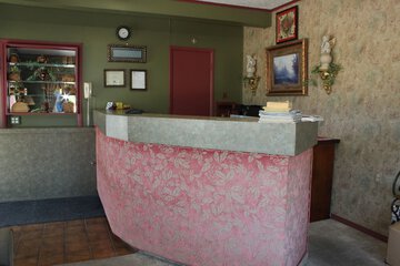 Check-in/check-out kiosk