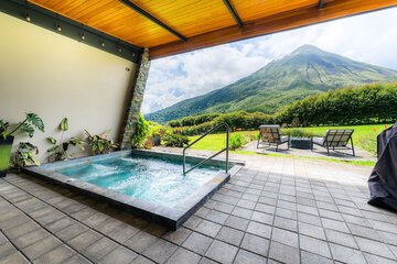 Private spa tub