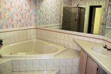 Deep Soaking Bathtub