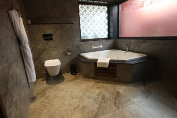 Jetted tub