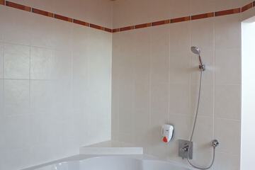 Jetted tub