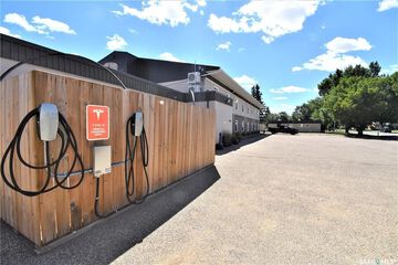 Electric vehicle charging station
