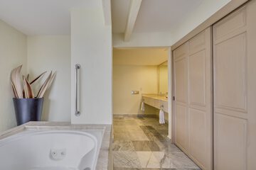 Jetted tub