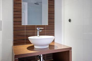 Bathroom sink
