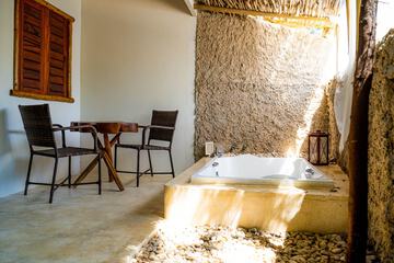 Private spa tub