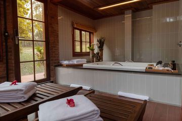Jetted tub