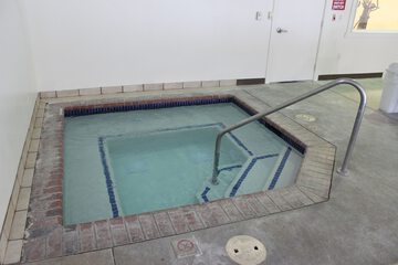 Indoor spa tub