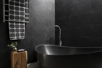 Deep soaking bathtub