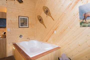 Deep soaking bathtub