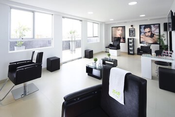 Nail salon