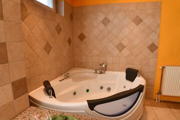 Jetted tub
