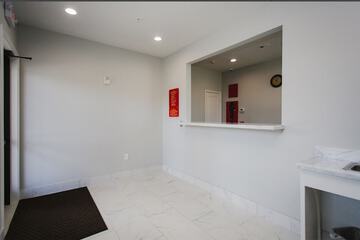 Check-in/check-out kiosk