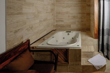 Private spa tub