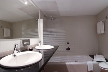 Jetted tub