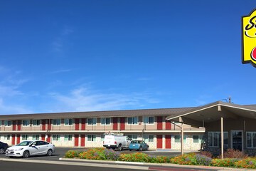 Super 8 by Wyndham Alturas
