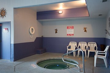 Indoor spa tub