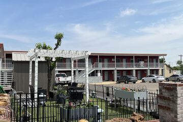 Midtown Inn & Suites