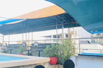 Poolside bar