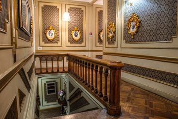 Handrails in hallways