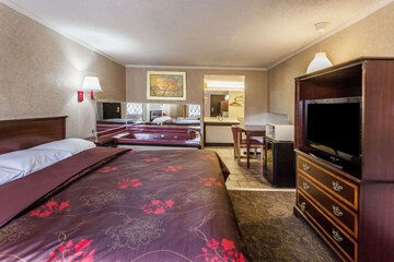 Room 10 of 14