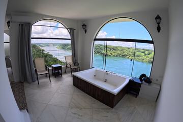 Private spa tub