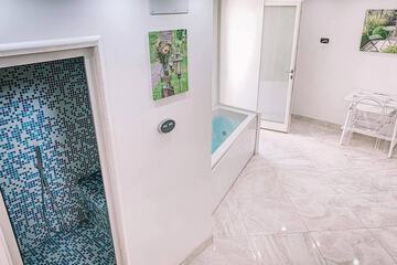 Private spa tub