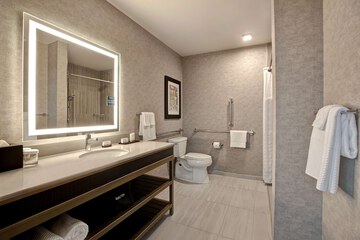 Room 25 of 65