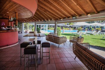 Poolside bar