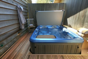Private spa tub