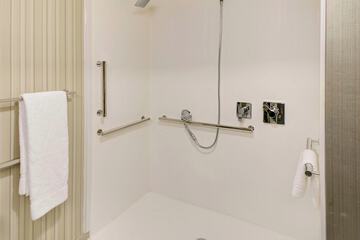 Room 11 of 34