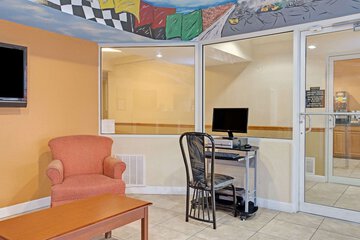 Business Center 17 of 17