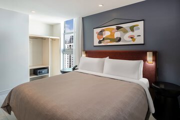 Room 43 of 65