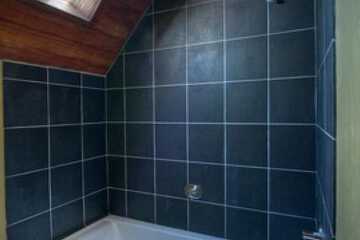 Deep soaking bathtub