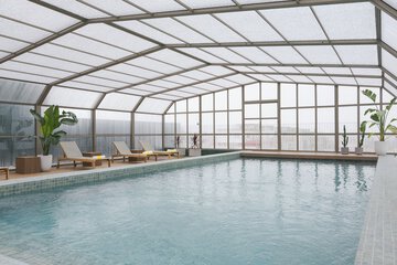 Indoor/outdoor pool